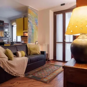 Vfh Stylish Boutique Apartment-city Center , Milano Italia